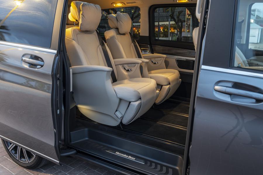 Интерьер Mercedes-Benz V300 d Avantgarde (Br.447) 2019 года  (WW) (фото 39 из 42)